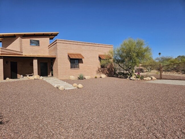 7040 N Montecatina Dr in Tucson, AZ - Building Photo - Building Photo