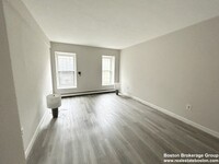 92 Hammond St, Unit 2 in Boston, MA - Foto de edificio - Building Photo