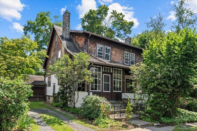 18 Elm Pl in Hastings On Hudson, NY - Building Photo - Building Photo