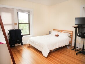 1370 Beacon St, Unit 14 in Brookline, MA - Building Photo - Building Photo