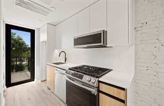 17 Willow St in Boston, MA - Foto de edificio - Building Photo