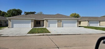 810 Phoenix Ct in Grand Island, NE - Building Photo