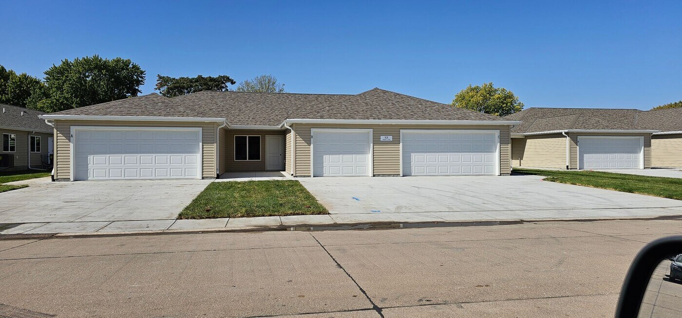 810 Phoenix Ct in Grand Island, NE - Building Photo