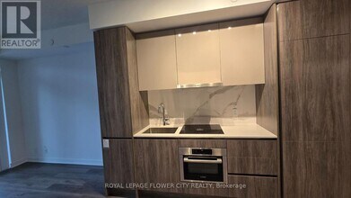 180 Front St E in Toronto, ON - Building Photo - Building Photo