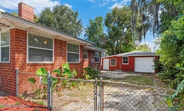 7115 Lucky Dr E in Jacksonville, FL - Building Photo - Building Photo