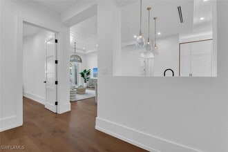 201 8th St S in Naples, FL - Building Photo - Building Photo