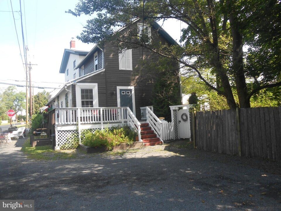 6485 Durham Rd in Pipersville, PA - Building Photo