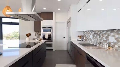 44-652-652 Kane‘ohe Bay Dr in Kaneohe, HI - Building Photo - Building Photo