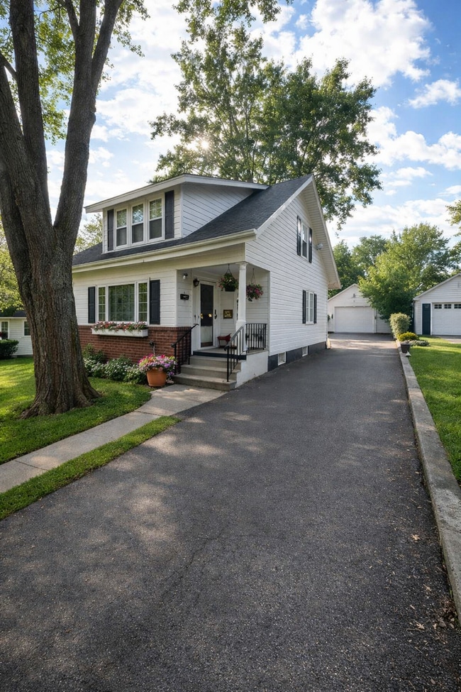 property at 406 S 6th Ave