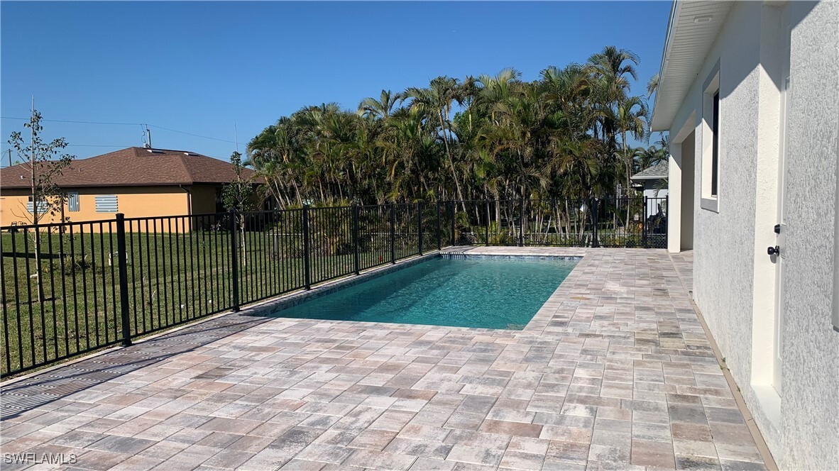3720 SW 1st Terrace in Cape Coral, FL - Foto de edificio