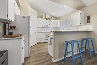 7302 Bay Meadows Dr in Nampa, ID - Foto de edificio - Building Photo