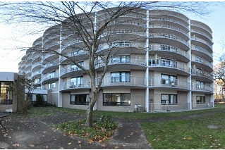 Sullivan Towers in Brockton, MA - Foto de edificio