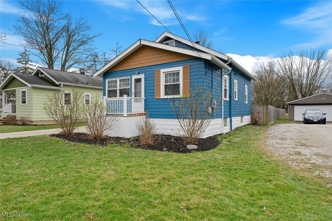 27279 Dunford Rd in Westlake, OH - Foto de edificio - Building Photo