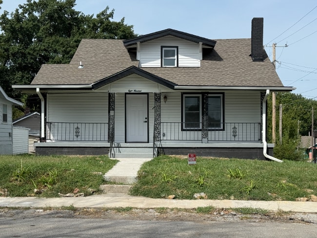 property at 800 S Huttig Ave