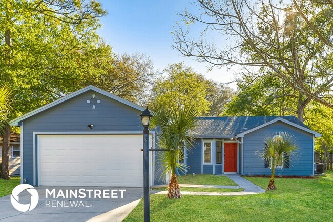 7005 Huntington Woods Cir E in Jacksonville, FL - Building Photo - Building Photo