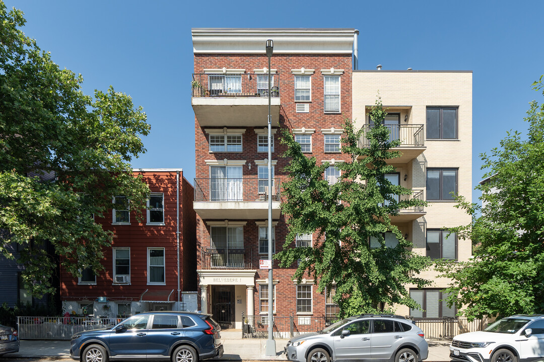 687 Leonard St in Brooklyn, NY - Foto de edificio