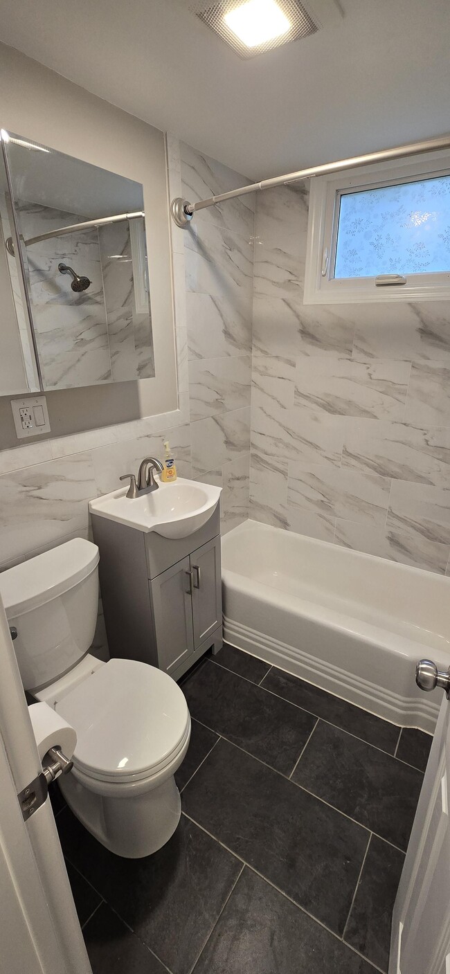 895 Warrenville Rd in Mansfield, CT - Building Photo - Building Photo