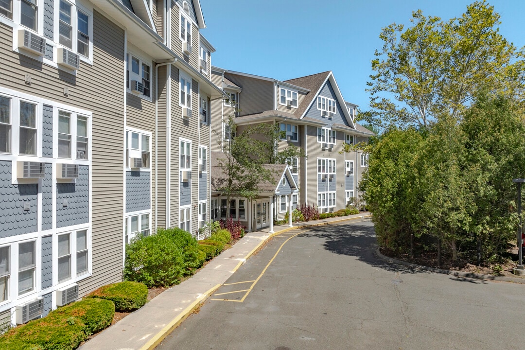 Huntington Place in Trumbull, CT - Foto de edificio