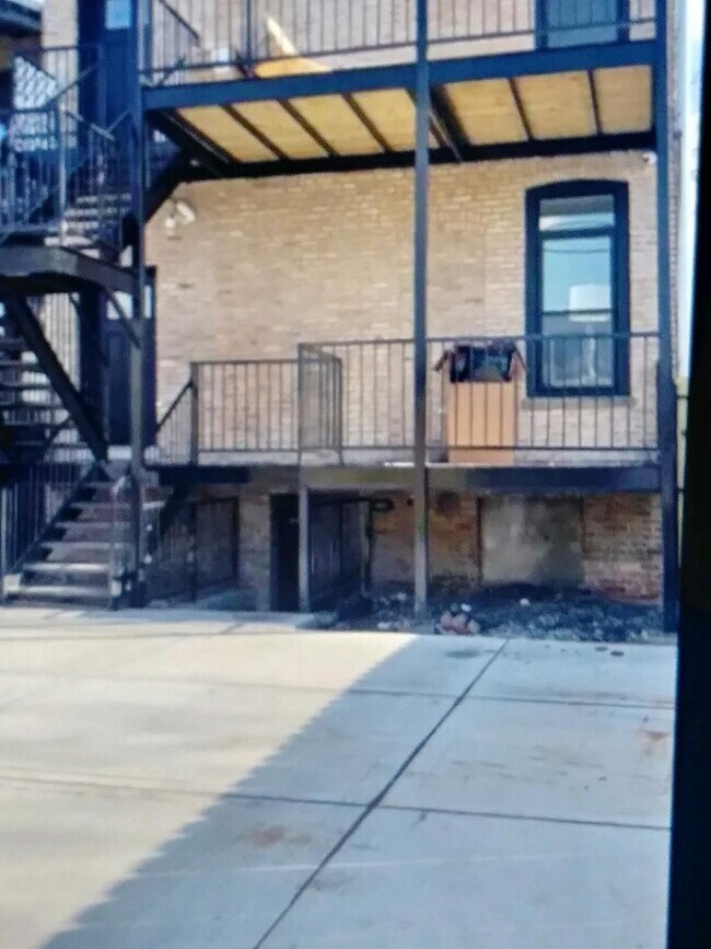 3452 W Walnut St, Unit 1 in Chicago, IL - Building Photo - Building Photo