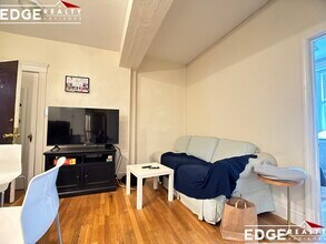 2005 Commonwealth Ave in Boston, MA - Building Photo - Building Photo