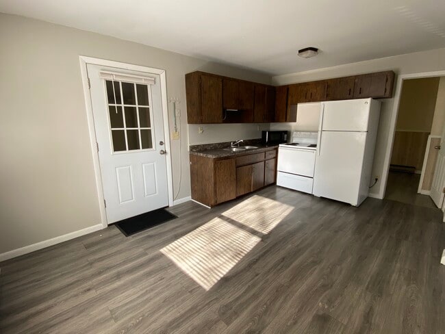 70 West St, Unit 2 in Lake George, NY - Building Photo - Building Photo