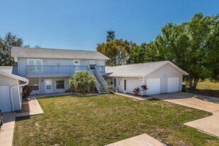 128 SE 12th Ter in Cape Coral, FL - Building Photo