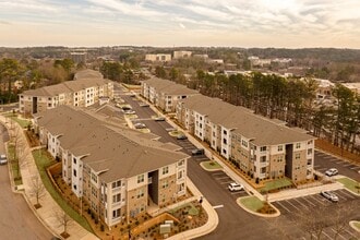 Clairmont at Crabtree in Raleigh, NC - Foto de edificio - Building Photo