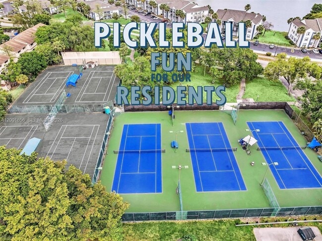 2820 N Oakland Forest Dr in Oakland Park, FL - Building Photo - Building Photo