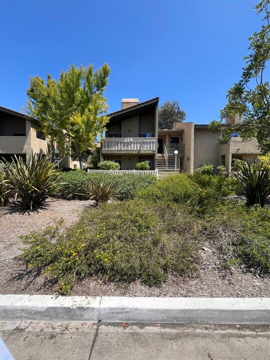 224 Oakleaf Dr, Unit 201 in Thousand Oaks, CA - Foto de edificio