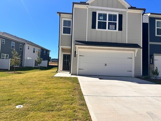 121 Founders Dr in Dawsonville, GA - Foto de edificio - Building Photo