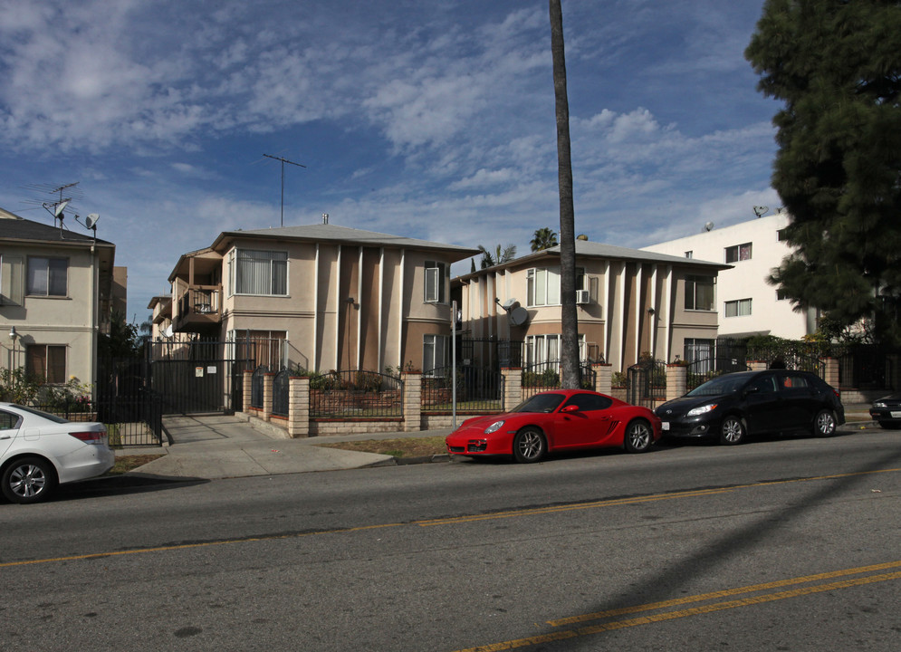 1623 N Hobart Blvd in Los Angeles, CA - Building Photo