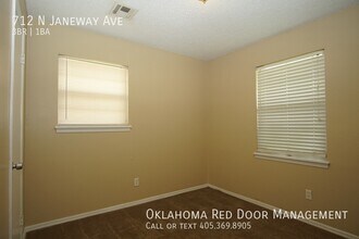 712 N Janeway Ave in Moore, OK - Building Photo - Building Photo