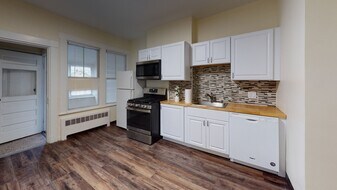 69 Holworthy St, Unit 2 in Cambridge, MA - Building Photo