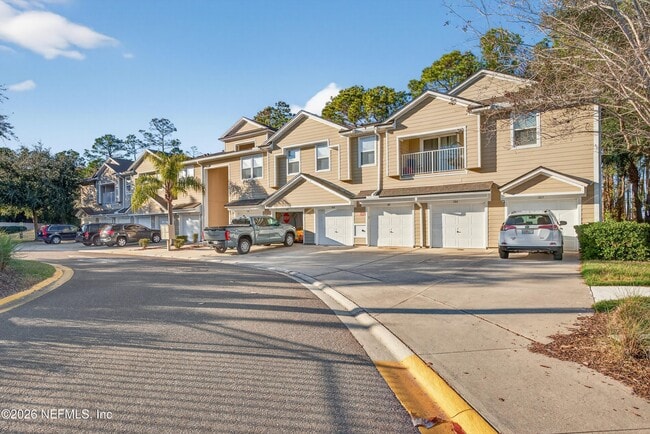 8188 Cabin Lake Cir in Jacksonville, FL - Building Photo - Building Photo