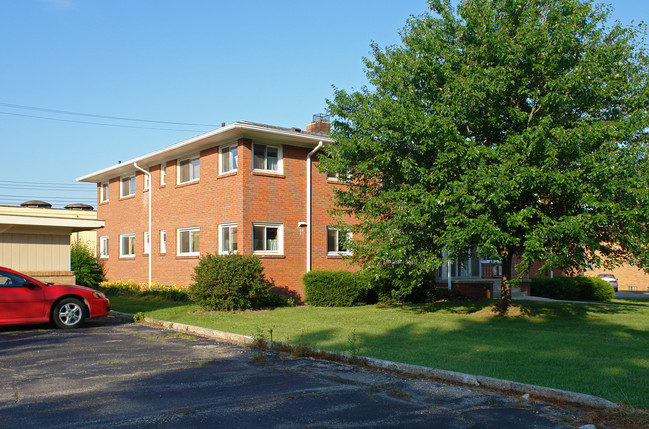 1400 Old Canton Ln in East Lansing, MI - Building Photo - Building Photo