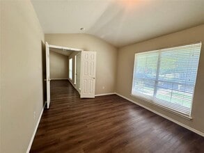 664 Hogan in Kyle, TX - Building Photo - Building Photo