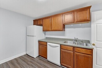 212 W 49th St in Savannah, GA - Building Photo - Building Photo