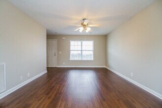 3040 Herman B Rader Dr in La Vergne, TN - Building Photo - Building Photo