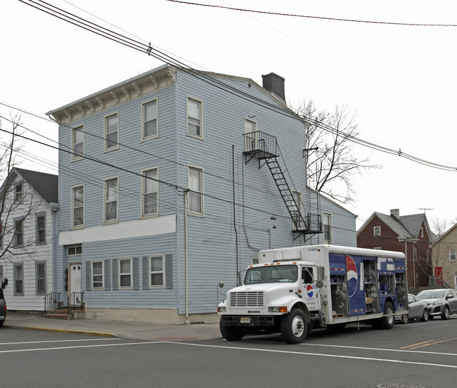 66 Guilden St in New Brunswick, NJ - Foto de edificio - Building Photo