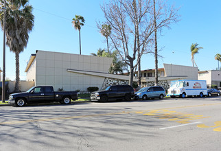 710 S Raitt St in Santa Ana, CA - Foto de edificio - Building Photo