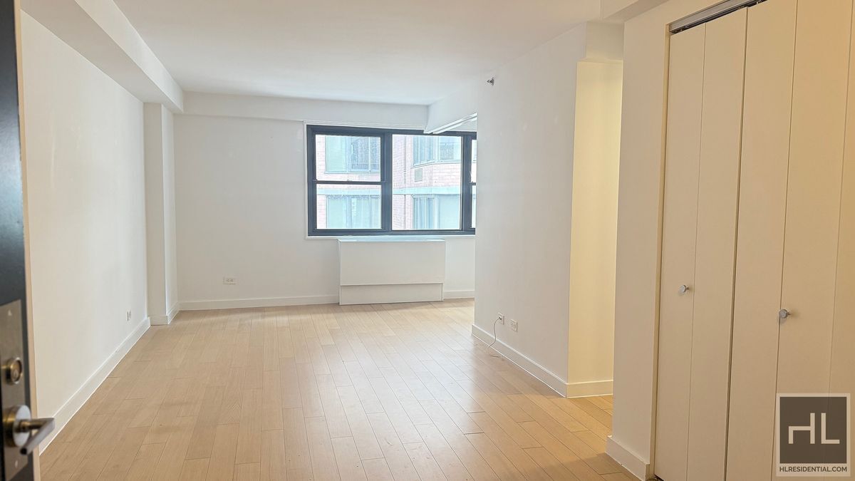 East 39th Street in New York, NY - Building Photo