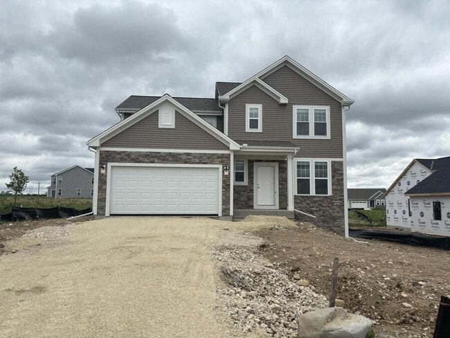 670 Lambert Dr in Slinger, WI - Building Photo - Building Photo