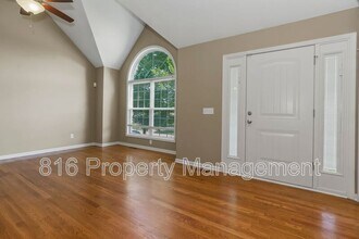 701 Tomahawk Ct in Smithville, MO - Building Photo - Building Photo