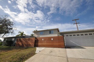 5780 Mary Ln Dr in San Diego, CA - Building Photo