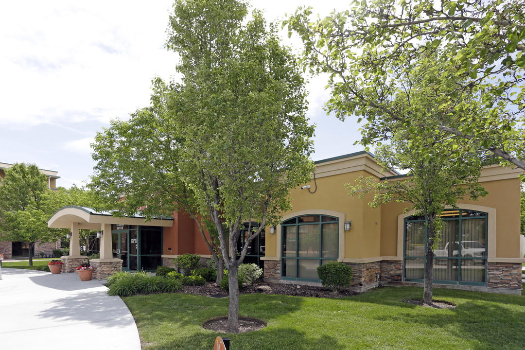 Village at Rivers Edge in West Valley, UT - Foto de edificio