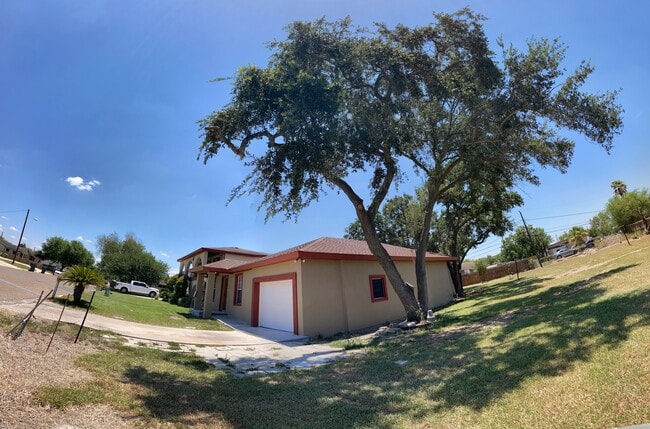 2113 W Barcelona Ave in Harlingen, TX - Building Photo - Building Photo