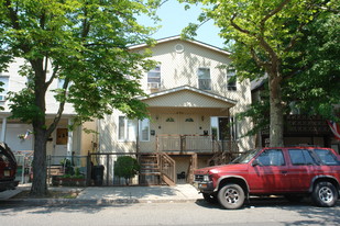 661 Catherine St Apartments