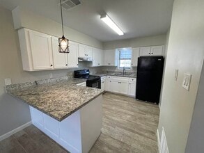 3005 E Price St in Laredo, TX - Building Photo - Building Photo