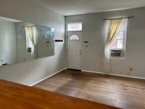 2515 Carey Way in Pittsburgh, PA - Building Photo - Building Photo