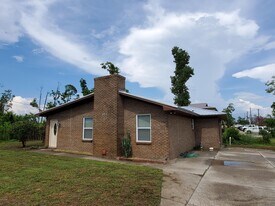 217 S Jan Dr in Panama City, FL - Building Photo
